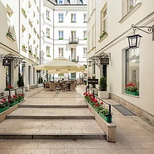 St. Andrew's Palace 4* Warschau